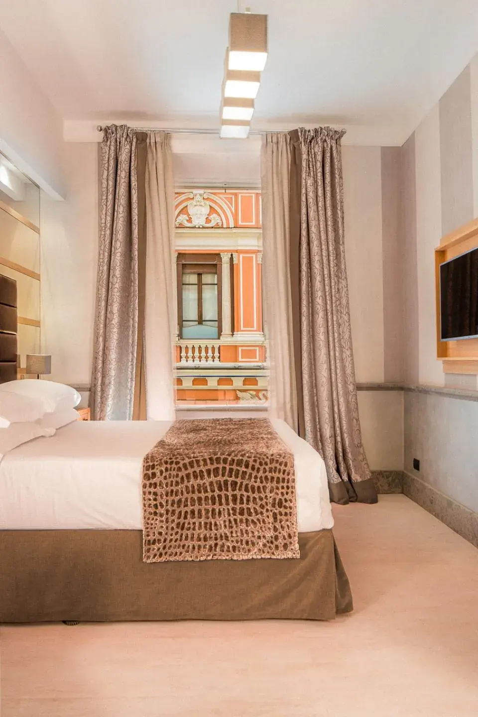 A deluxe double room at Via Vicenza 38