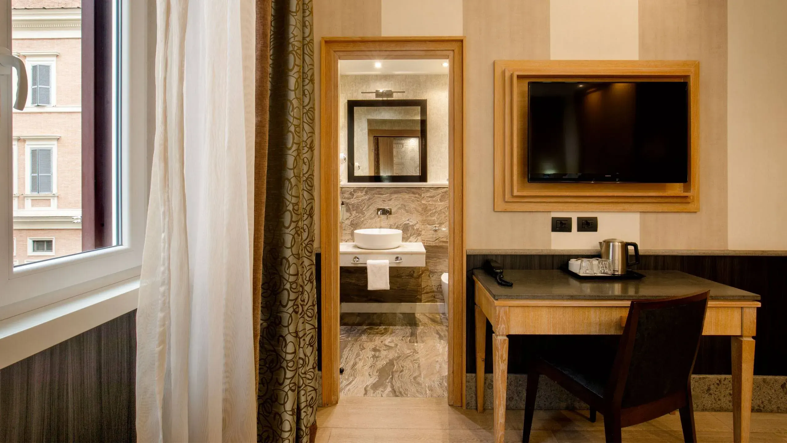 A standard double room at Via Marghera 29